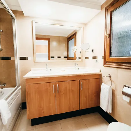 Ona Beverly Hills Aparthotel 4*