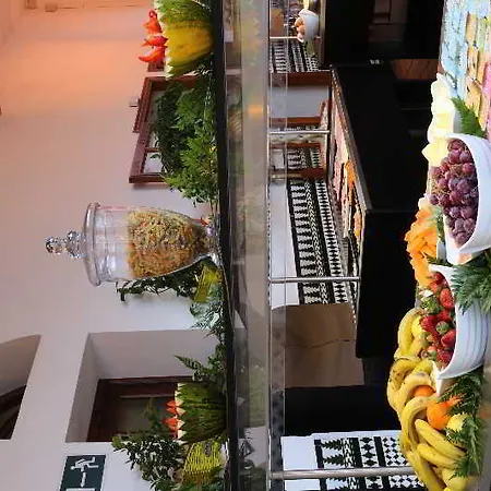 Ona Beverly Hills Aparthotel