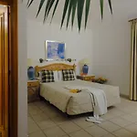Ona Beverly Hills לוס כריסטיאנוס
