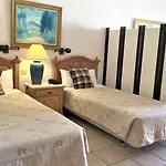 Ona Beverly Hills מלון דירות 4*